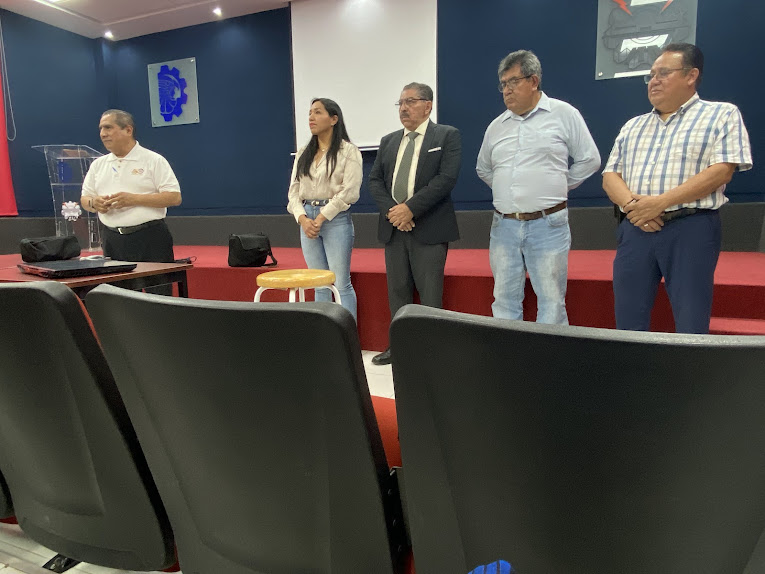 Fototeca Presídium del módulo del diplomado en el auditorio del Instituto.