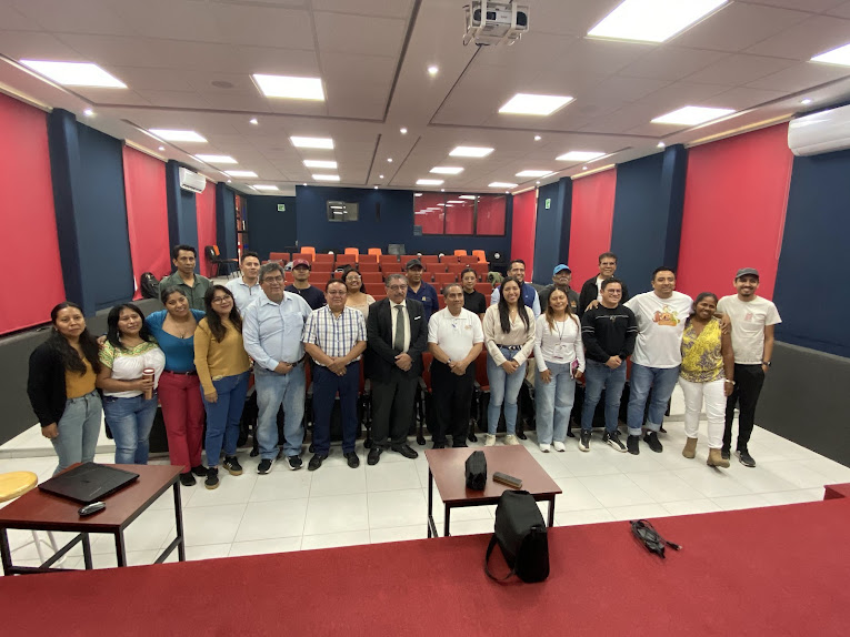 Fototeca Grupo de participantes del módulo reunido en el auditorio.