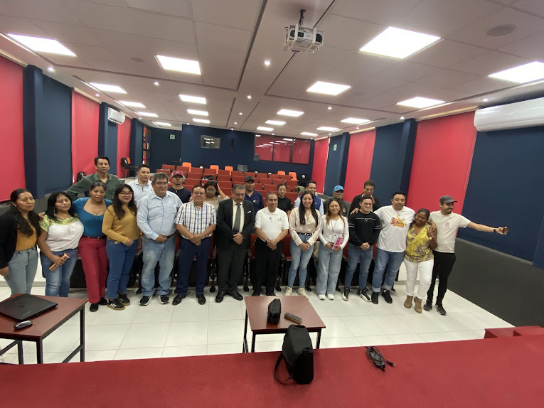 Fototeca Participantes del diplomado durante la sesión en el auditorio.