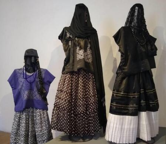 Fototeca Tres trajes regionales del Istmo exhibidos en maniquíes.
