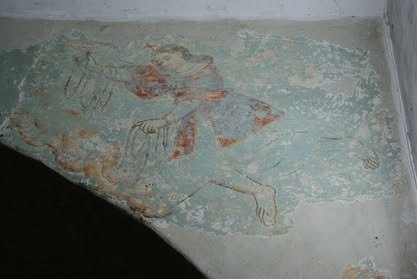 Superficie de roca con trazos de pintura roja
